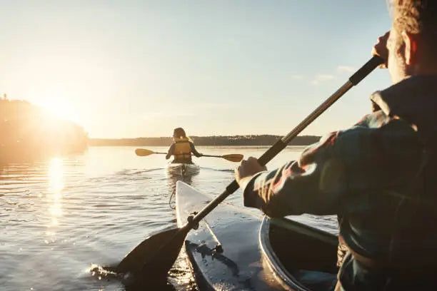 Wooden vs. Carbon Fiber Boat Paddles: Which One Should You Choose?